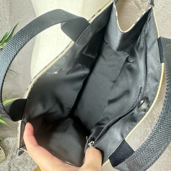 Authentic Burberry handbag 👜 - Picture 11 of 15